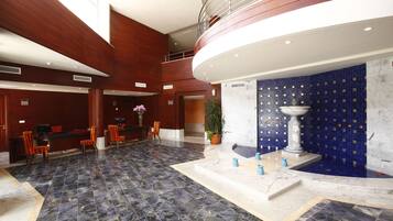 Espace de soins pour les couples, sauna, bain à remous, hammam