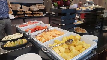 Café da manhã com buffet todos os dias (USD 22 por pessoa)
