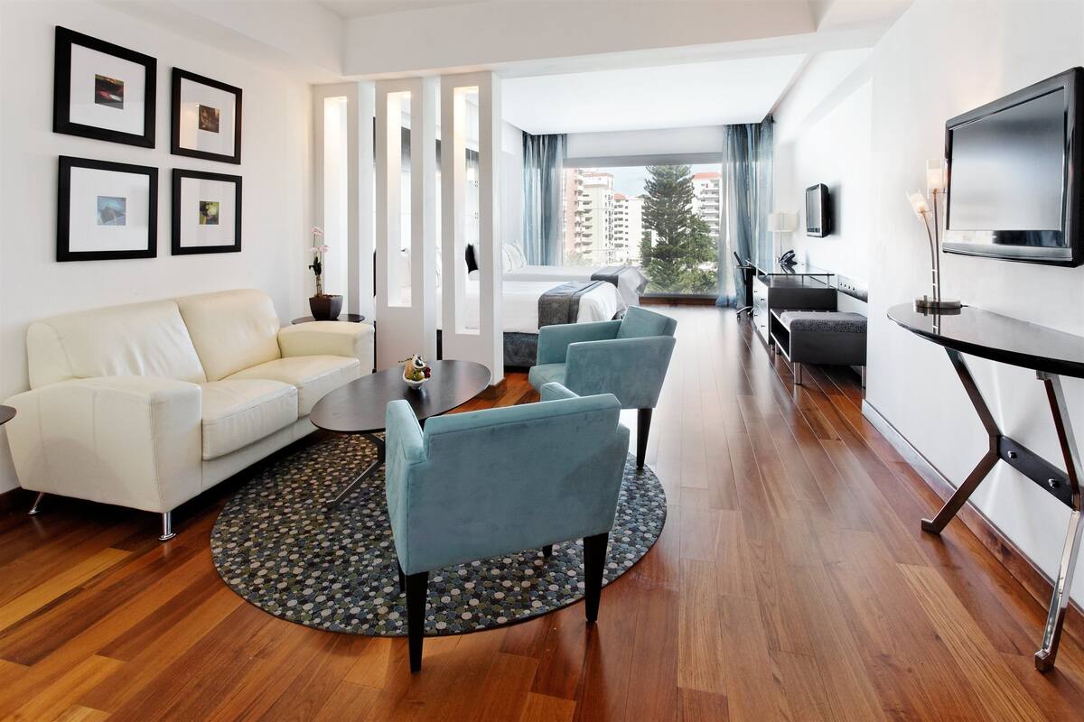 1 bedroom, minibar, in-room safe, desk