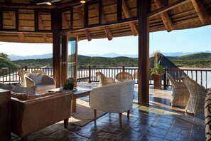 Living area - Buffelsdrift Game Lodge (Oudtshoorn)