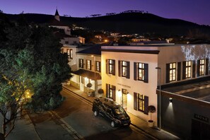 Façade de l’hébergement - soirée/nuit