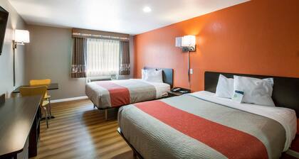Motel 6 Rossford, OH