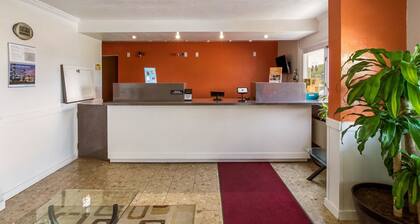 Motel 6 Rossford, OH