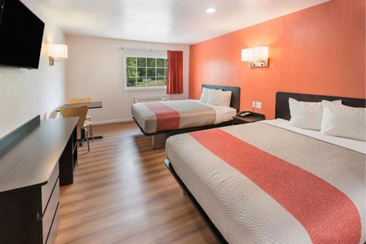 WiFi (free), bed sheets