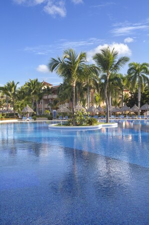 2 outdoor pools, pool umbrellas, pool loungers - Bahia Principe Grand Bavaro - All Inclusive (Punta Cana)