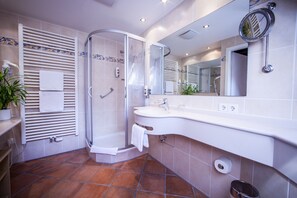 Junior Suite | Bathroom | Hair dryer, towels