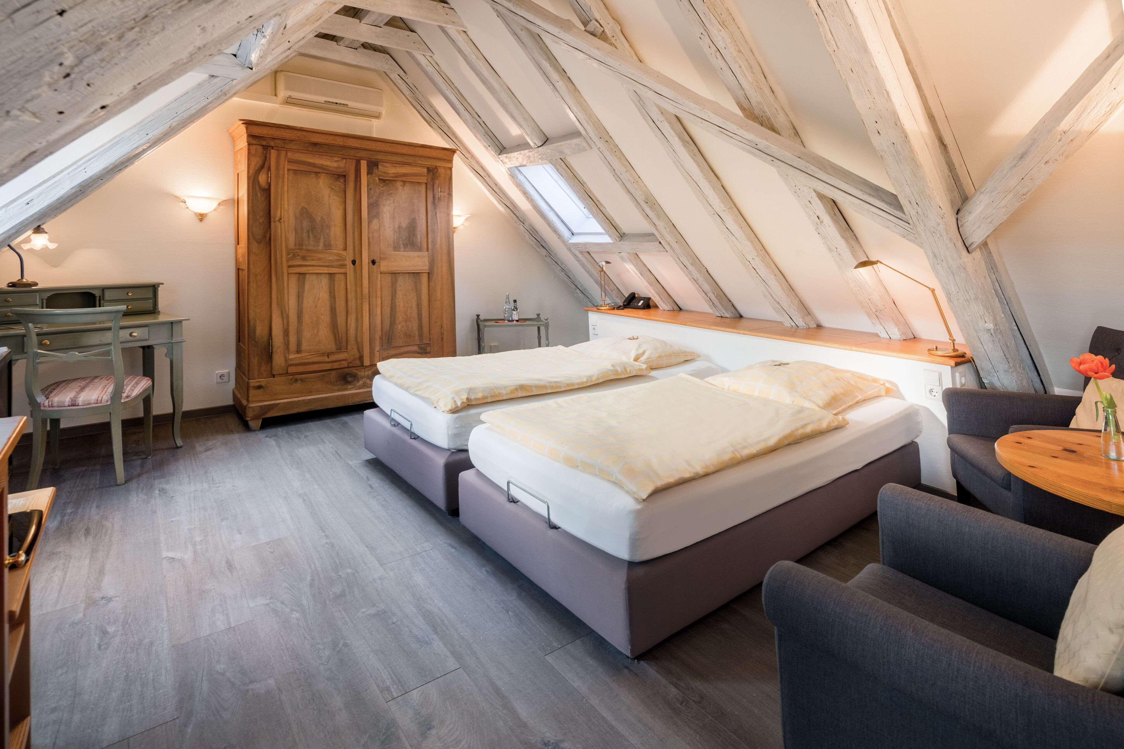 deluxe twin room | hypo-allergenic bedding, in-room safe, desk, laptop workspace