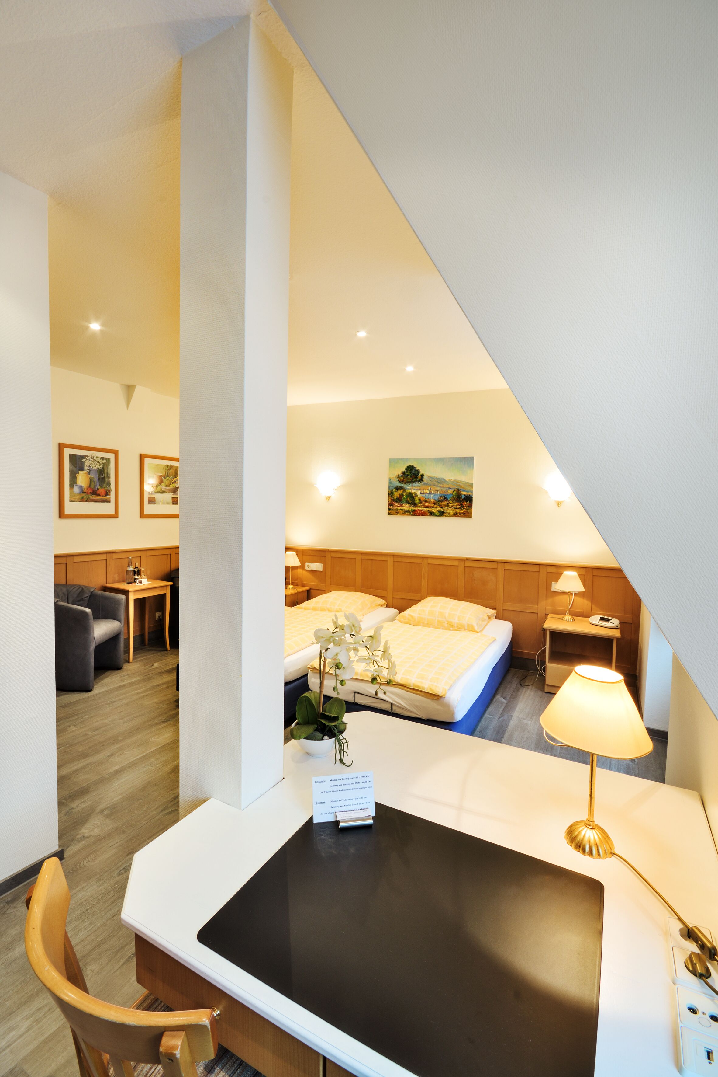 comfort twin room | living area | flat-screen tv