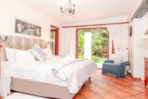 Suíte (Rose) | Roupas de cama antialérgicas, cofres nos quartos, cortinas blackout