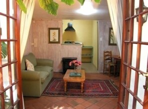 Cottage (Acorn) | Living area | 80-cm LED TV with satellite channels, TV, Netflix - Sacred Mountain Lodge (Cape Town)