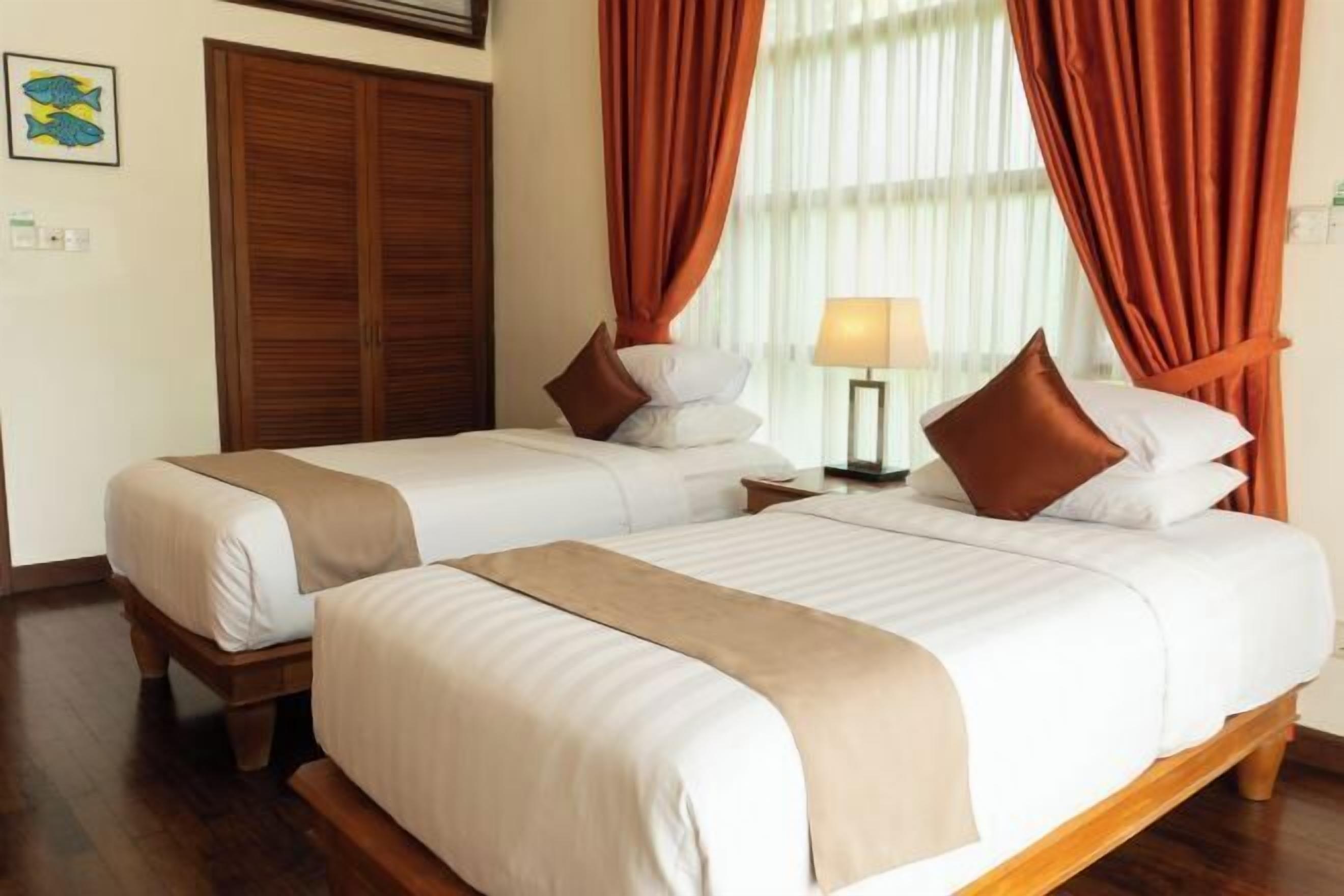 Premium bedding, minibar, in-room safe, desk