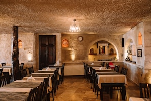 Café da manhã, almoço e jantar; culinária turca