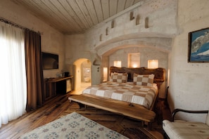 Suite with Terrace | Premium bedding, minibar, in-room safe, individually decorated