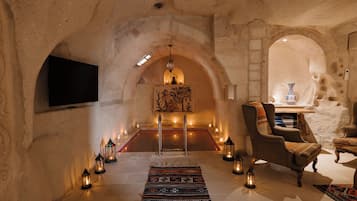 Suite with Private Pool | Premium bedding, minibar, in-room safe, individually decorated