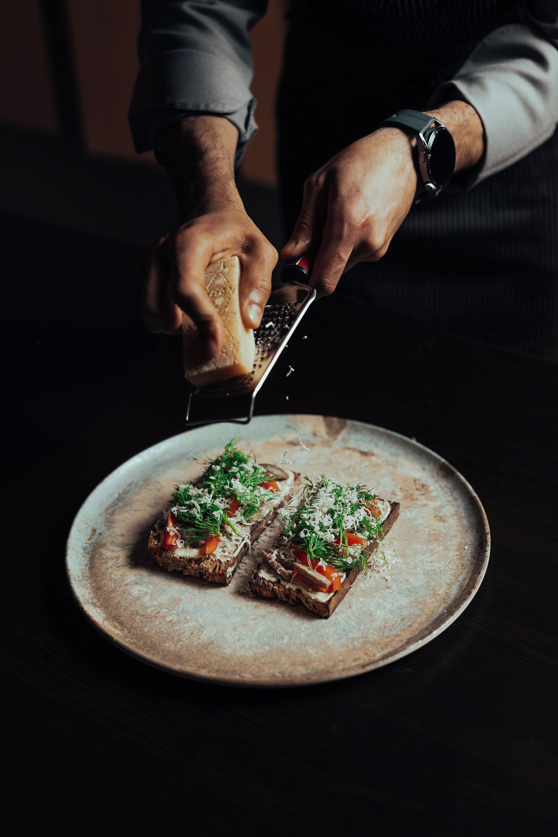 حيث تُقدم وجبات الإفطار، الغداء، العشاء، الأطباق التركية