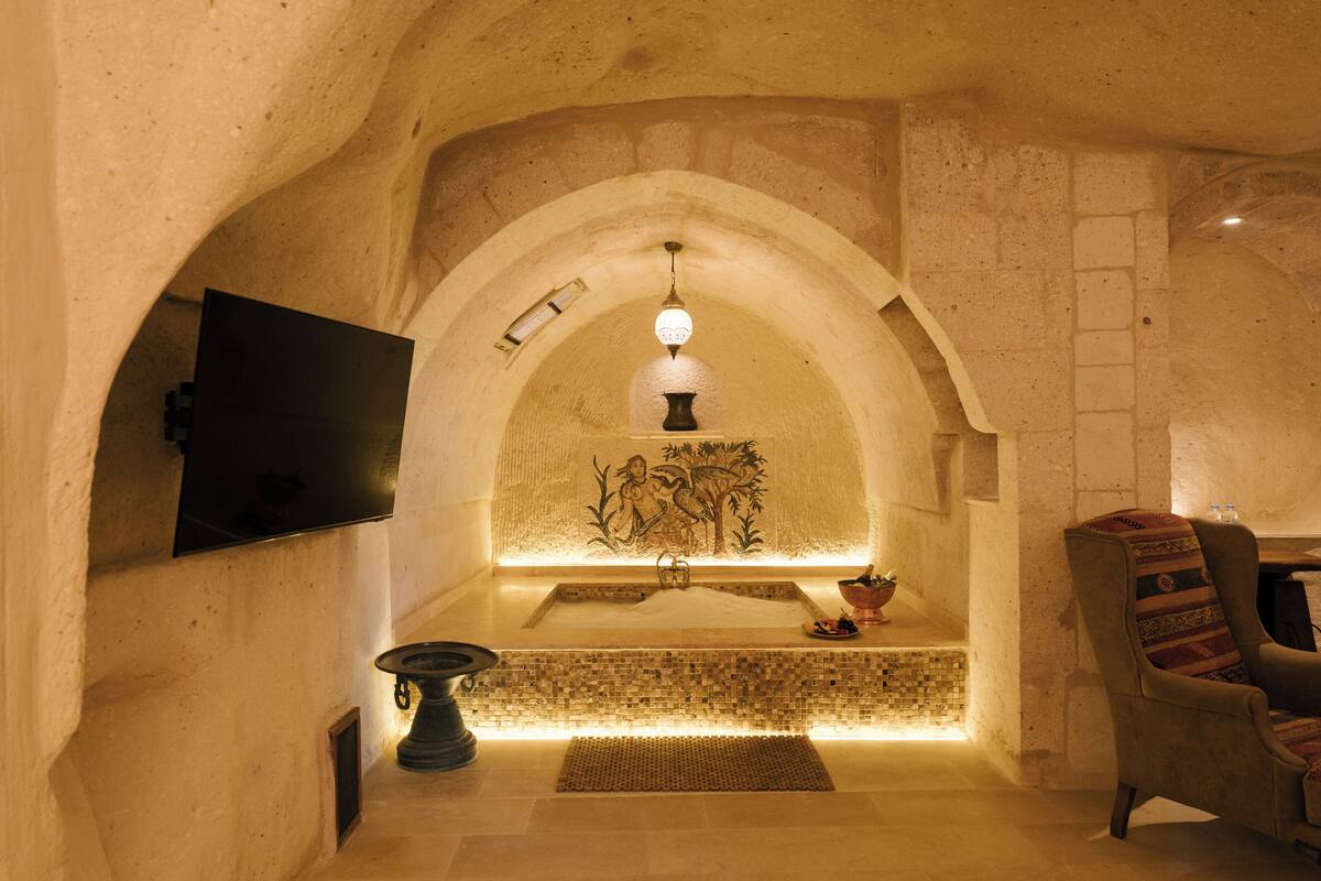  Suite with Hot Tub | Ropa de cama de alta calidad, minibar, caja fuerte