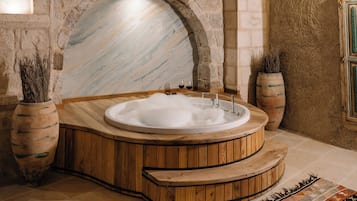 Presidential Suite | Jetted tub