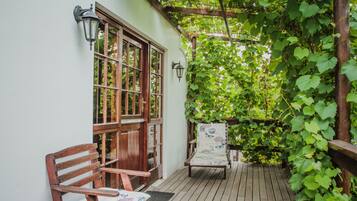 Bokmakierie Luxury Loft Room - Stairs | Terrace/patio