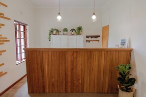 Reception - Aan de Oever Guesthouse (Swellendam)