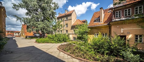 Vista frontal de la propiedad