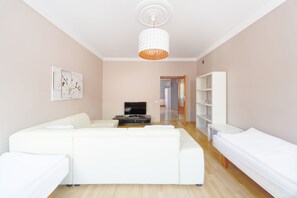 Basic Apartment, 2 Bedrooms, City View (2)