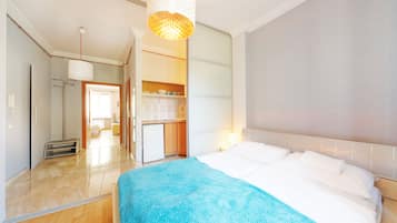 Basic Apartment, 2 Bedrooms, City View (2) | Living area