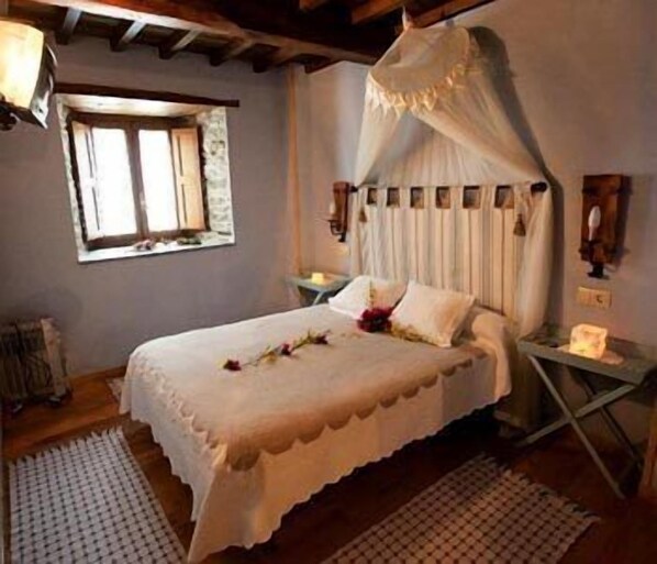 Desk, free WiFi, bed sheets