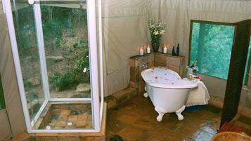Valley Camp Safari Tent | Bad | Toalettartikler (inkludert) og håndklær