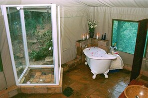 Valley Camp Safari Tent | Bathroom