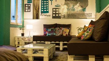 Daily local cuisine breakfast (CLP 4000 per person)