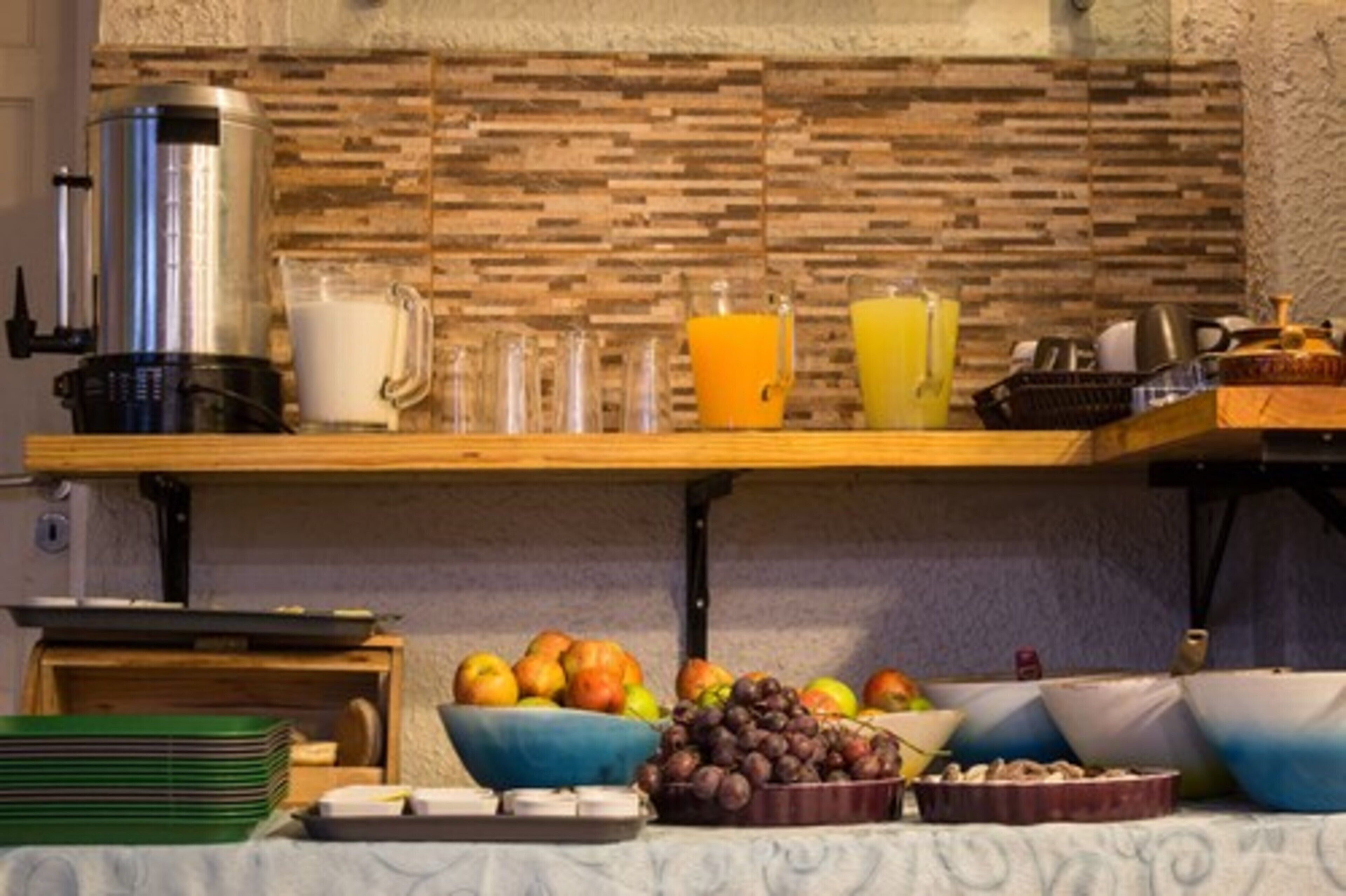 Daily local cuisine breakfast (CLP 4000 per person)