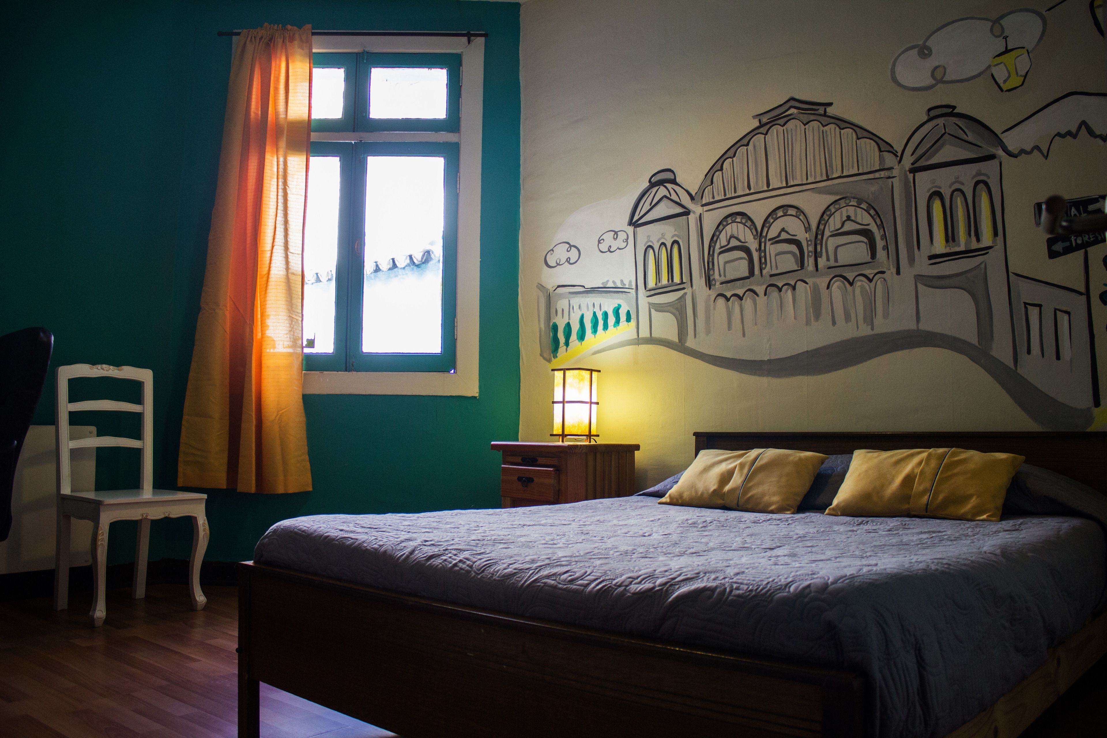 Cortinas blackout, tabla de planchar con plancha y wifi gratis 