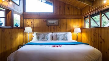 4 & 5 King Chalets | Minibar, in-room safe, individually decorated, individually furnished