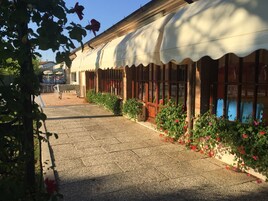 儿童活动区 - 室外