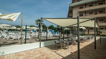 Poolside bar