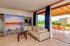 Standard Apartment, 2 Bedrooms | Living room | Flat-screen TV, DVD player - Residence Relais Rosa dei Venti (Moniga del Garda)