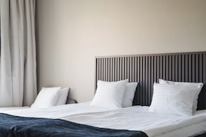 1 bedroom, pillow-top beds, desk, blackout curtains
