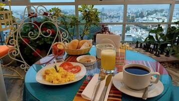 Free daily buffet breakfast