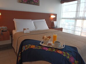 Single Room | In-room safe, desk, laptop workspace, free WiFi - Hotel Vila Santa (Lima)