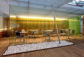 Daily full breakfast for a fee - Hotel Holos (Seville)