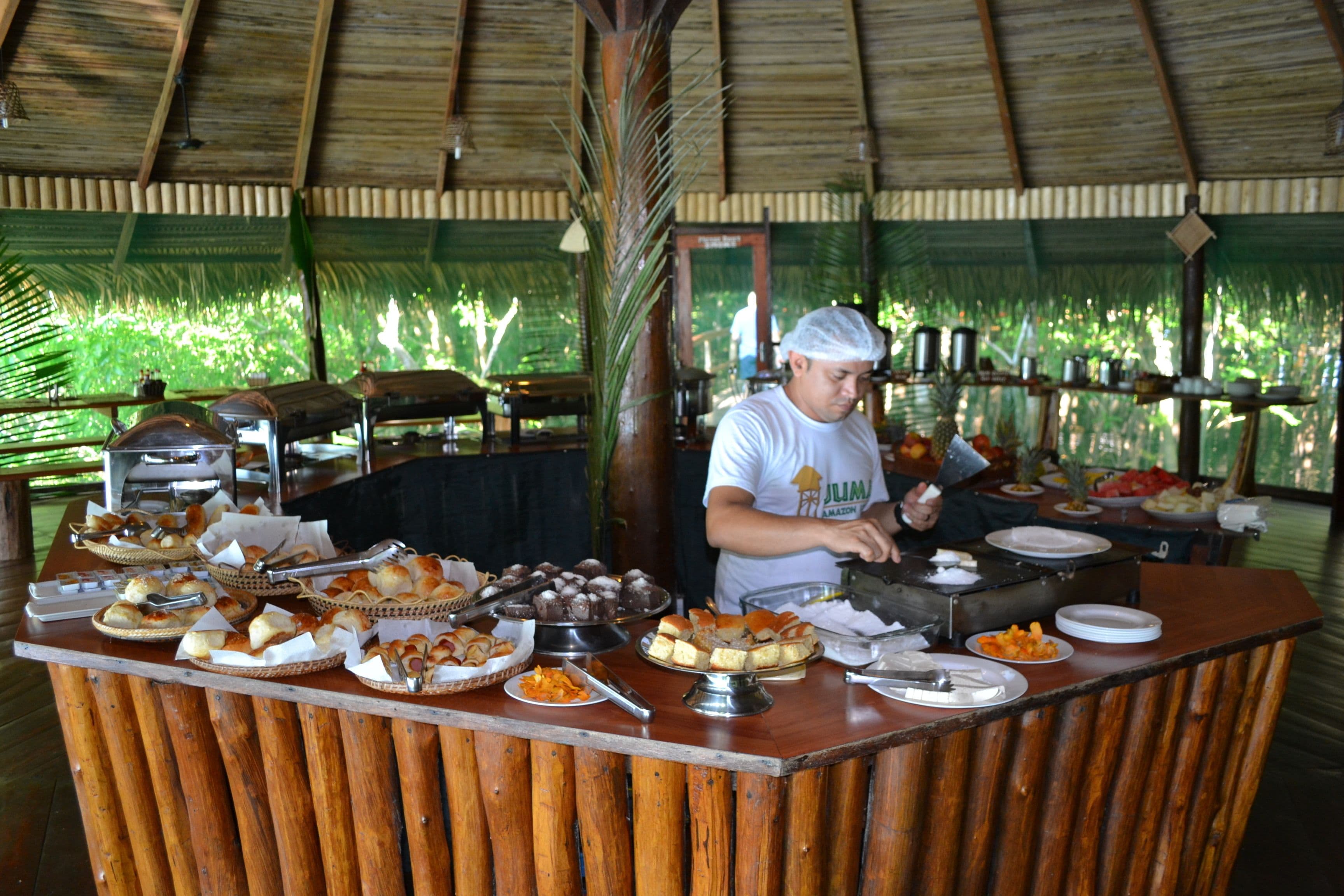 Petit déjeuner, déjeuner et dîner servis sur place