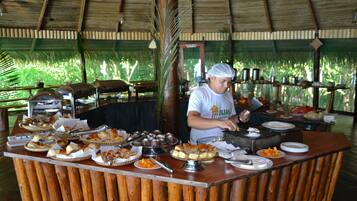 Petit déjeuner, déjeuner et dßner servis sur place
