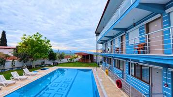 Outdoor pool, sun loungers