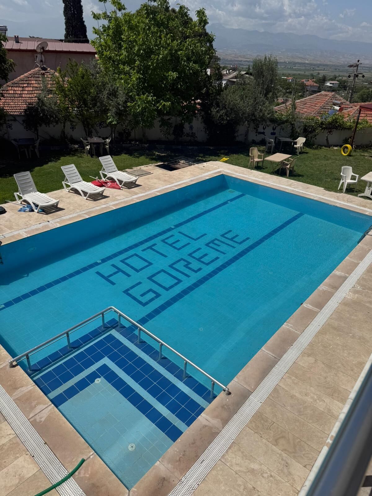 حمّام سباحة خارجي، مقاعد للتشمس