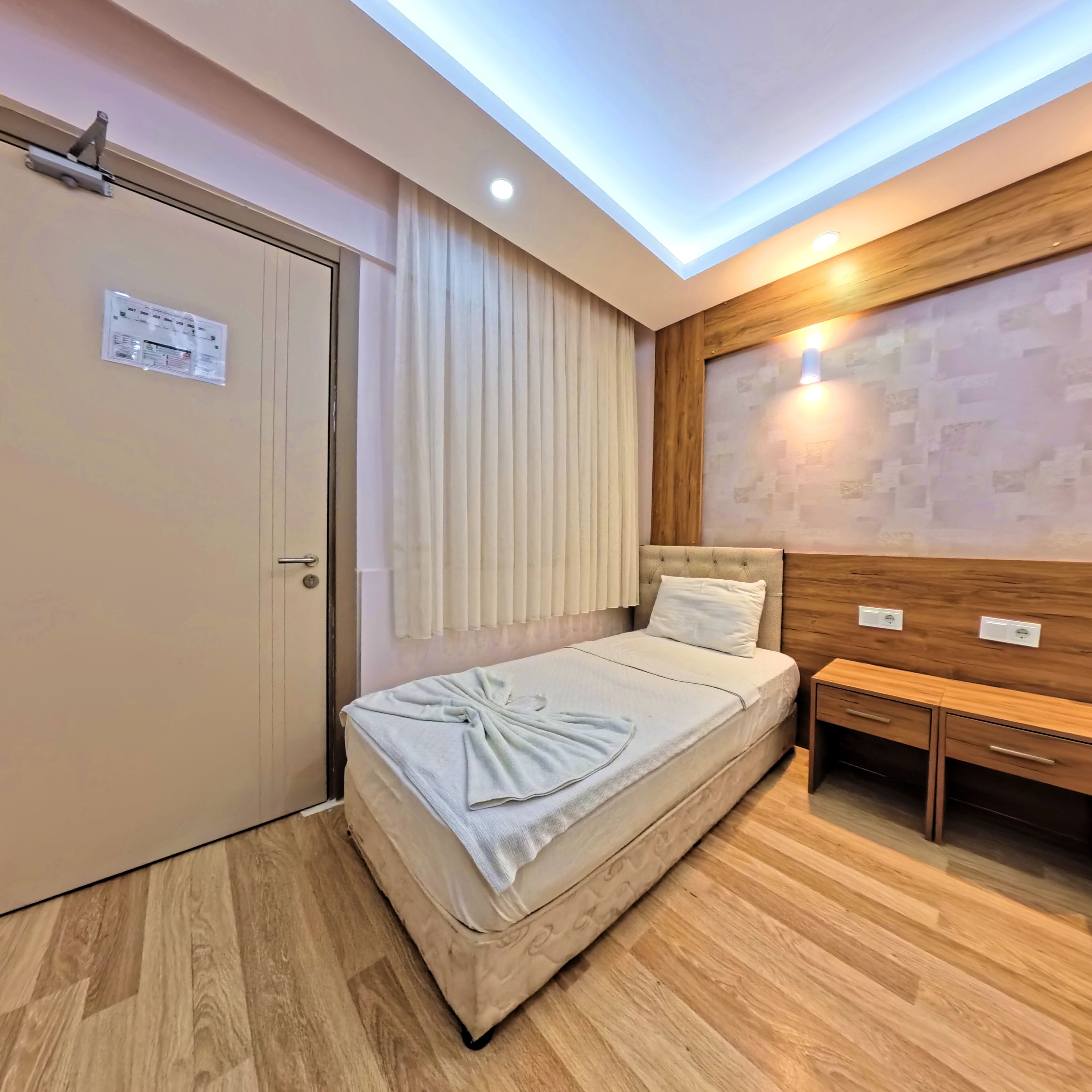 Standard-Zweibettzimmer, 2 Einzelbetten, Poolblick | Hochwertige Bettwaren, Daunenbettdecken, Zimmersafe