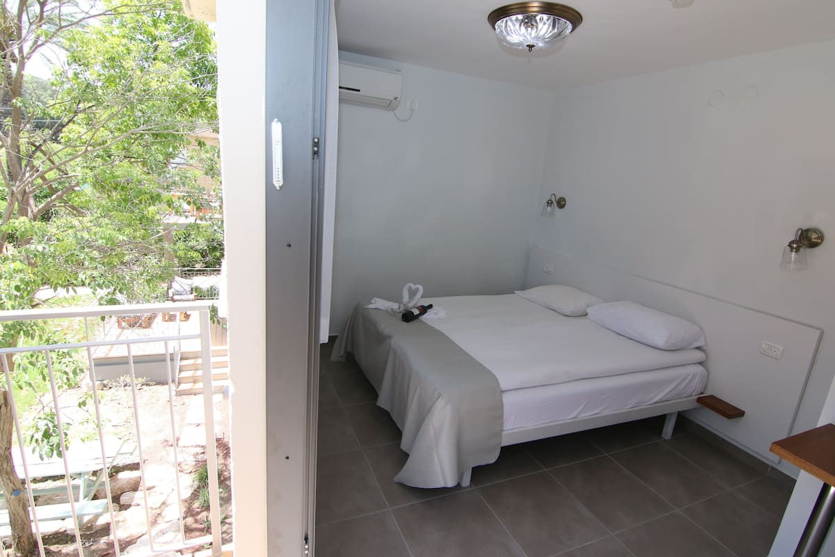 Family Room | In-room safe, desk, iron/ironing board, free cribs/infant beds