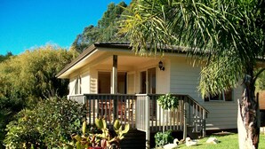 Standard Apartment, 1 Bedroom, Kitchen (Self-Contained Cottage) | Egyptian cotton sheets, soundproofing, iron/ironing board, cribs (free) - Avalon Resort (Kerikeri)