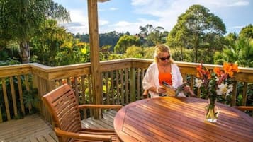 Standard Apartment, 1 Bedroom, Kitchen (Self-Contained Cottage) | Egyptian cotton sheets, individually decorated, individually furnished