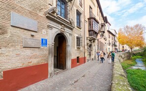 Front of property - Palacio Mariana Pineda Hotel (Granada)