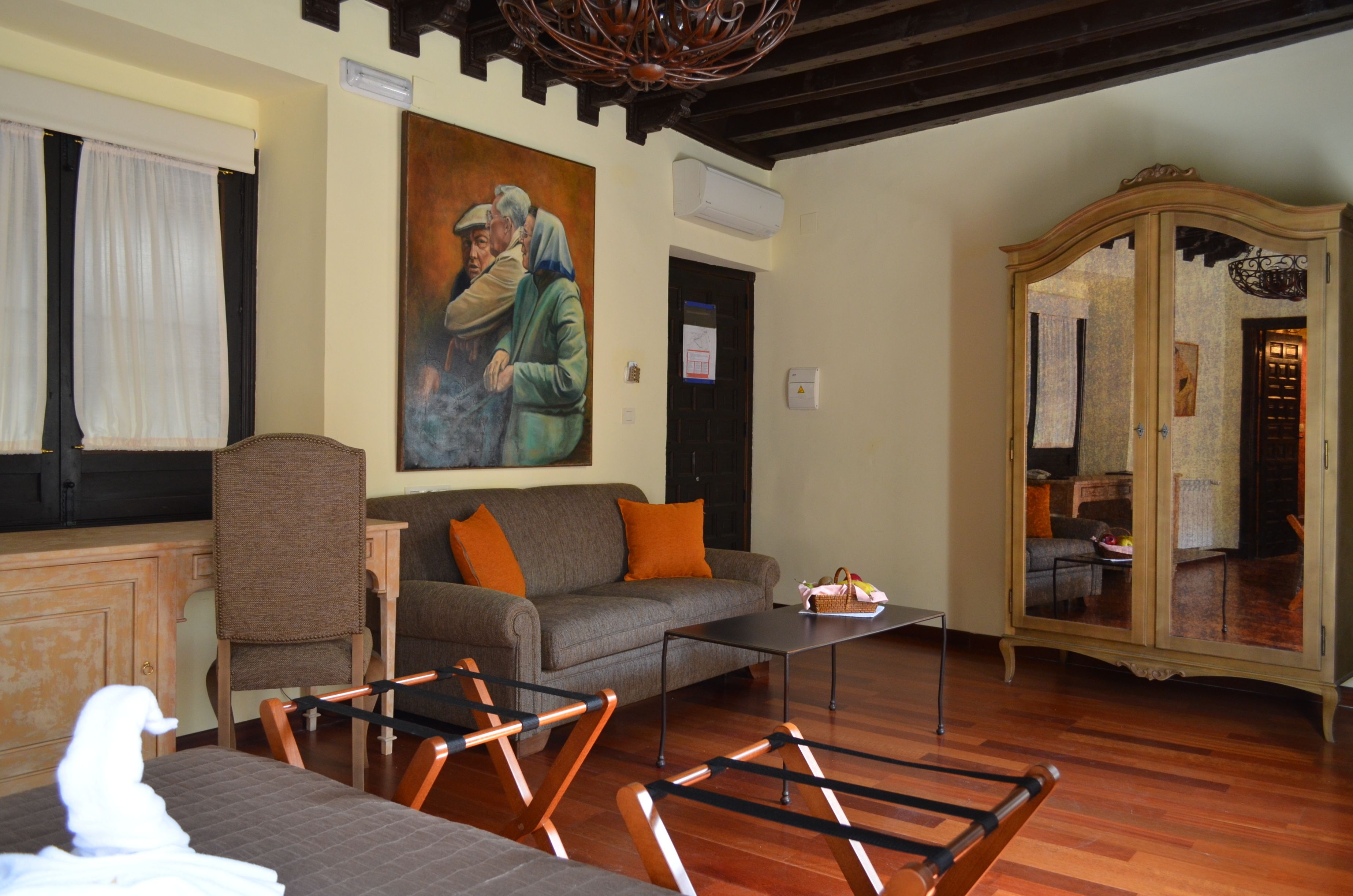 family room | living area | tv